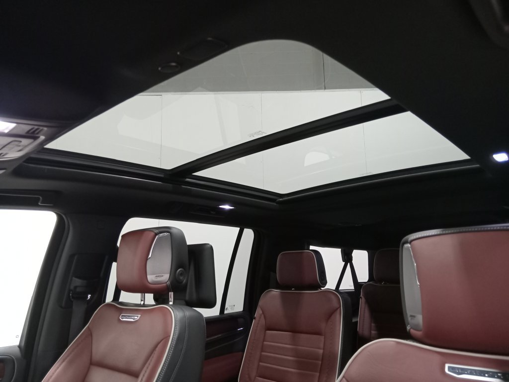 Used 2023 GMC Yukon XL Denali Ultimate AWD/4WD image 16