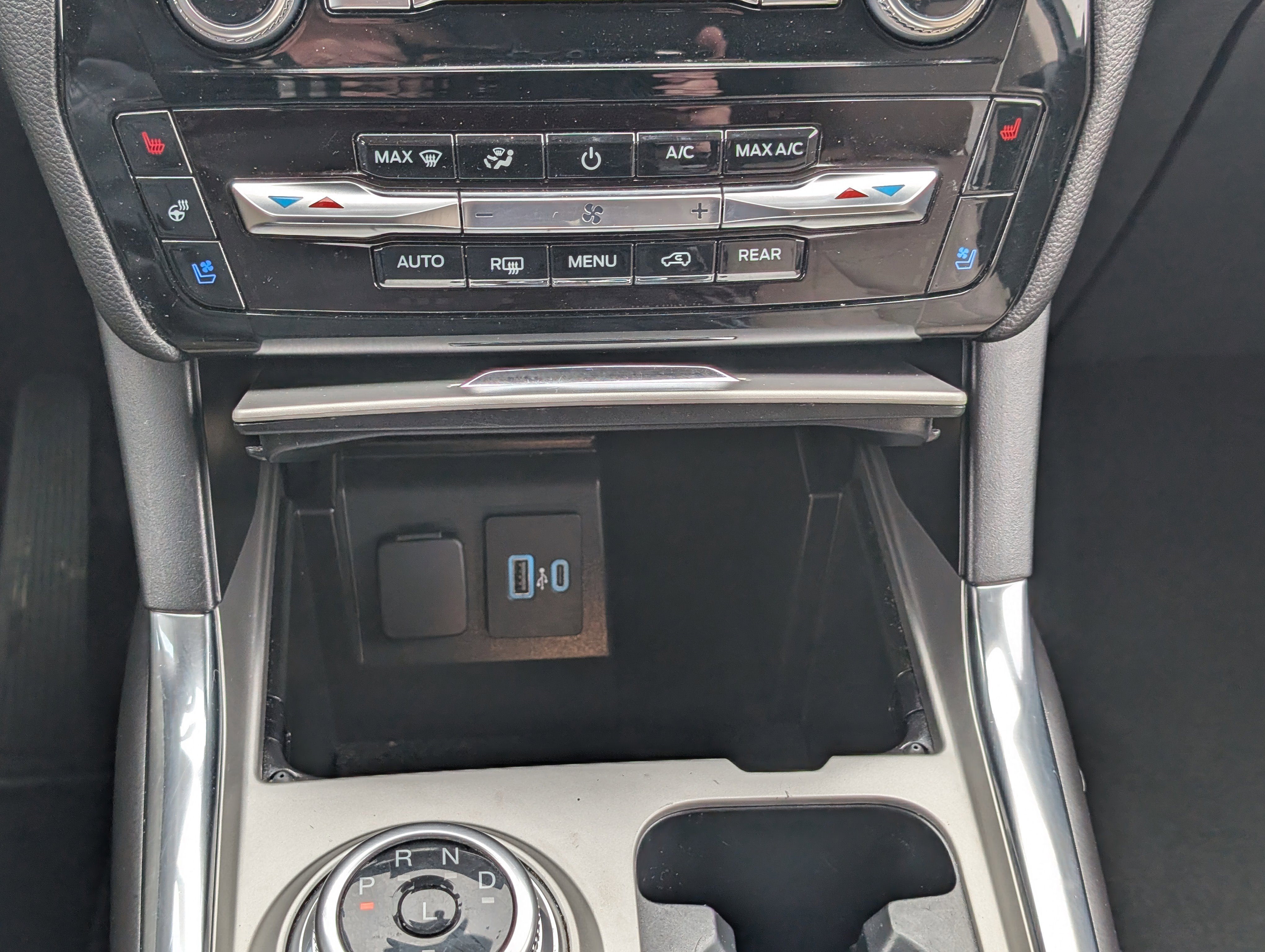 Certified 2022 Ford Explorer Limited w/ Equipment Group 301A image 29