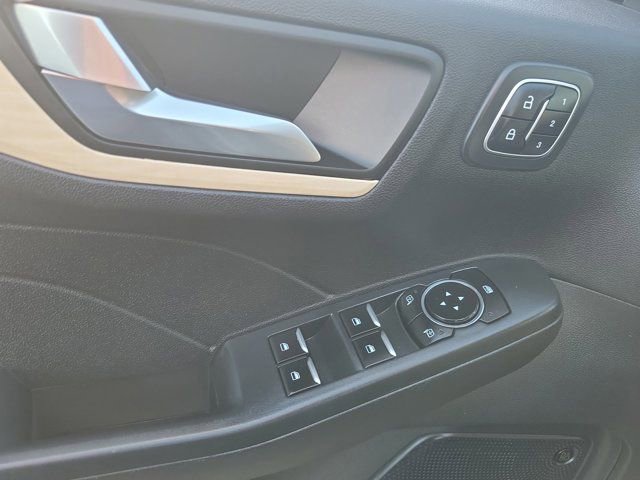 Certified 2022 Ford Escape Titanium w/ Titanium Premium Package image 25