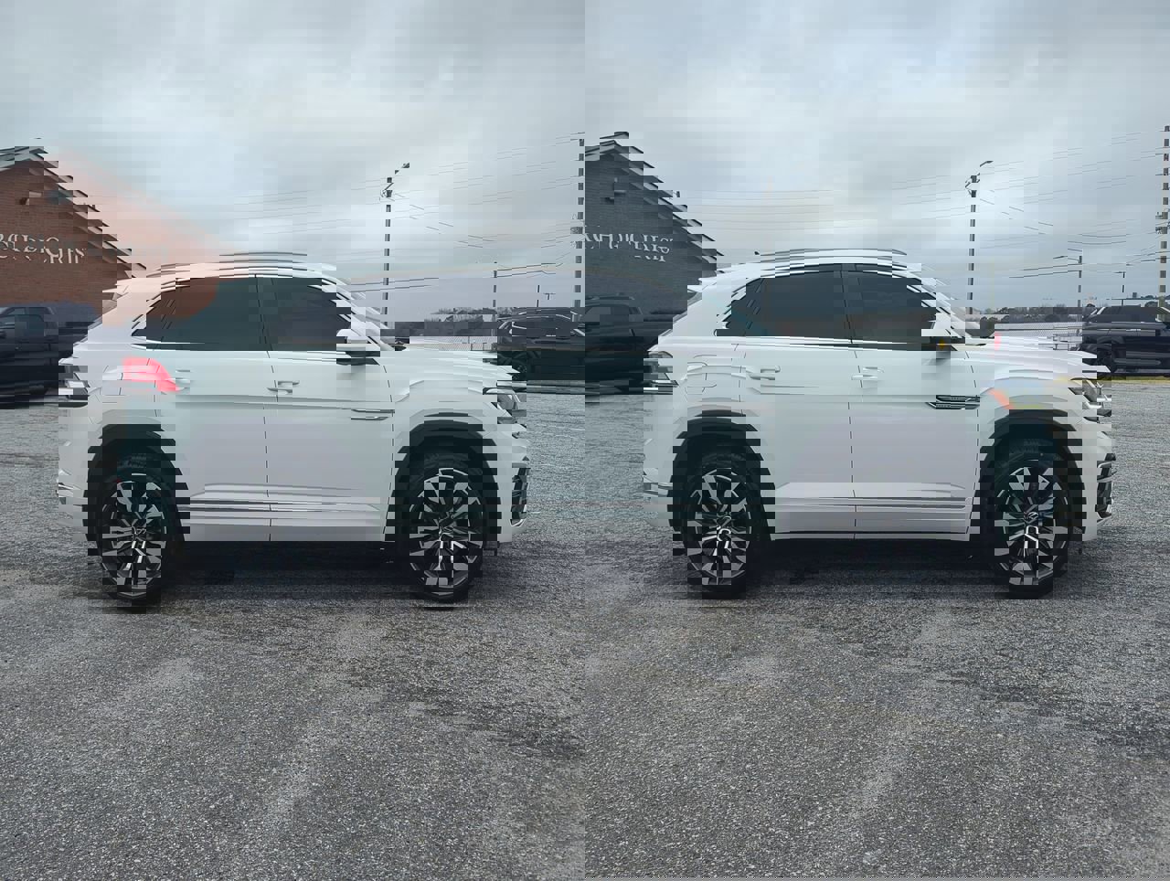 Used 2020 Volkswagen Atlas Cross Sport SEL R-Line image 6