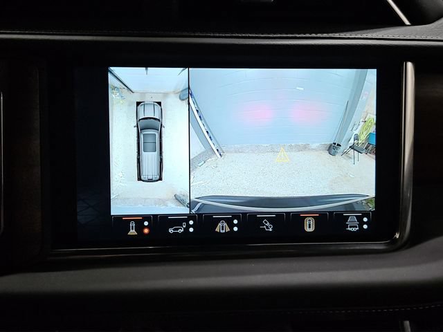 Used 2024 GMC Yukon XL Denali Ultimate AWD/4WD image 17