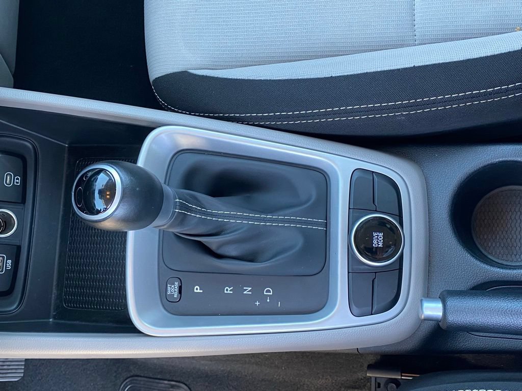 Used 2025 Hyundai Venue SEL FWD image 19