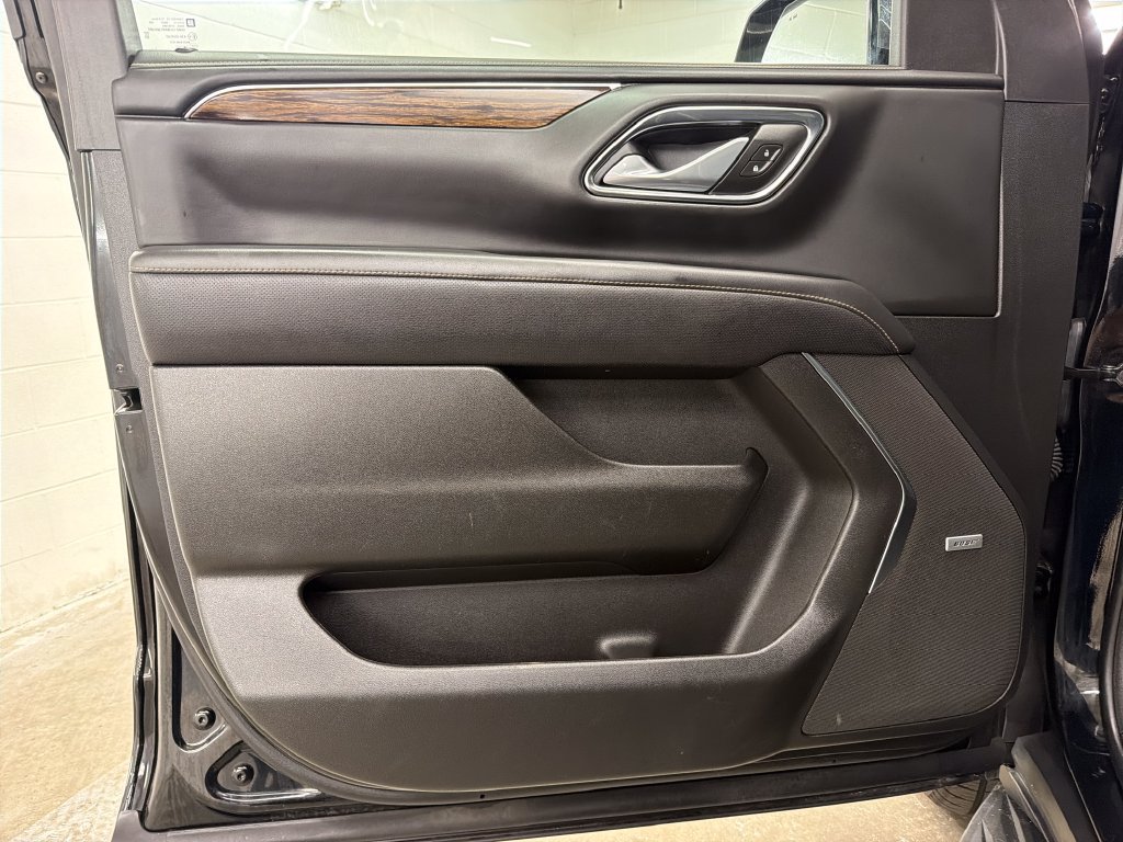 Used 2024 Chevrolet Suburban Premier RWD image 16