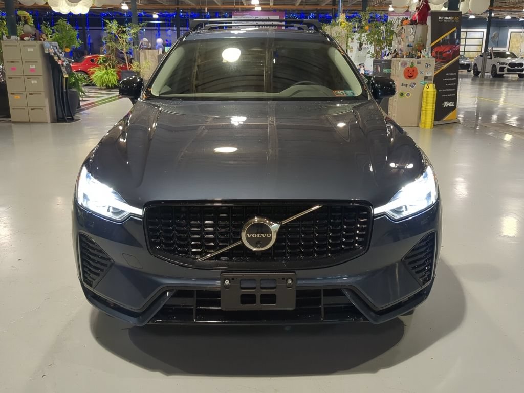 Used 2025 Volvo XC60 B5 Plus AWD/4WD image 3