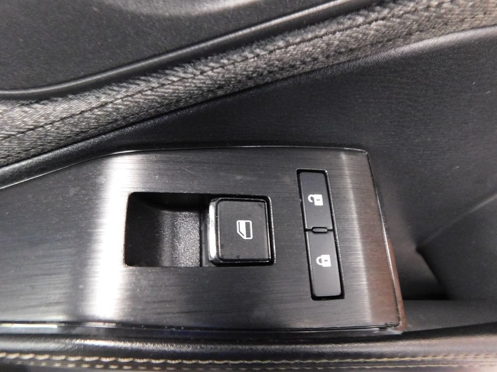 Used 2023 Nissan Rogue SV FWD image 40