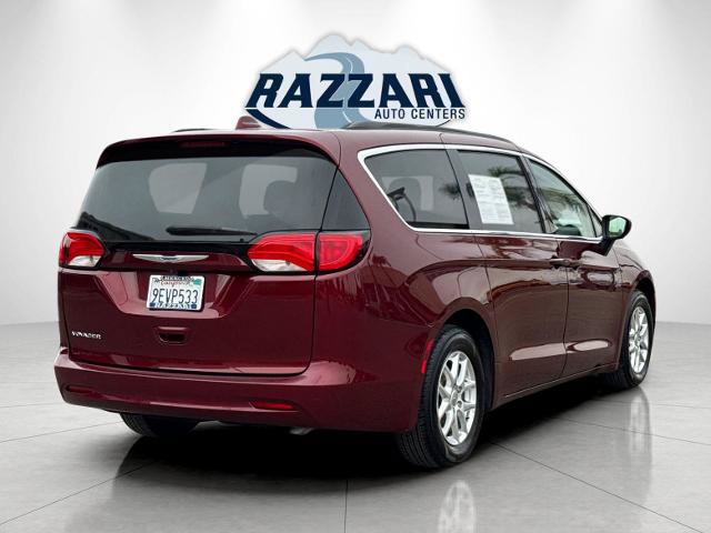 Used 2020 Chrysler Voyager Lxi FWD image 3
