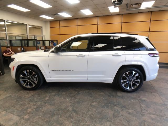 Used 2024 Jeep Grand Cherokee Overland w/ Luxury Tech Group IV image 2