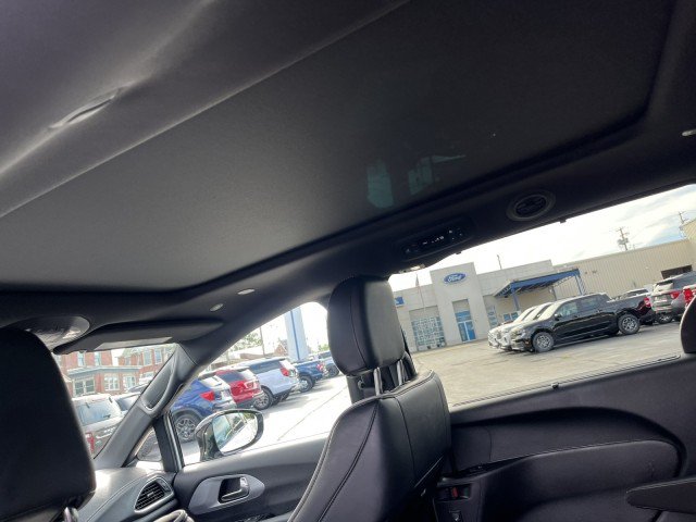 Used 2025 Chrysler Pacifica Limited FWD image 13