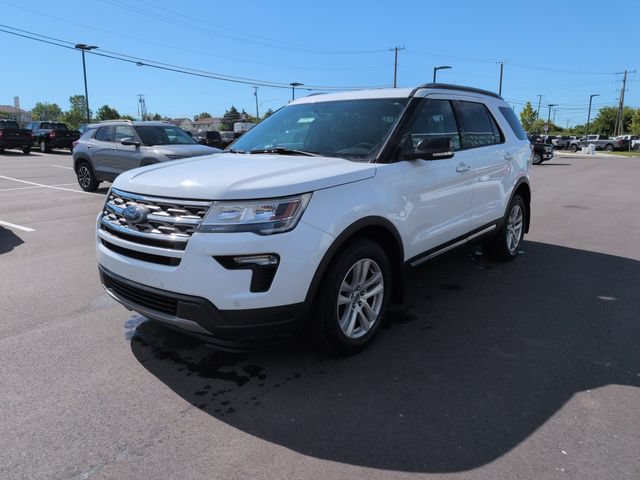 Certified 2018 Ford Explorer XLT w/ Equipment Group 202A AWD/4WD image 3