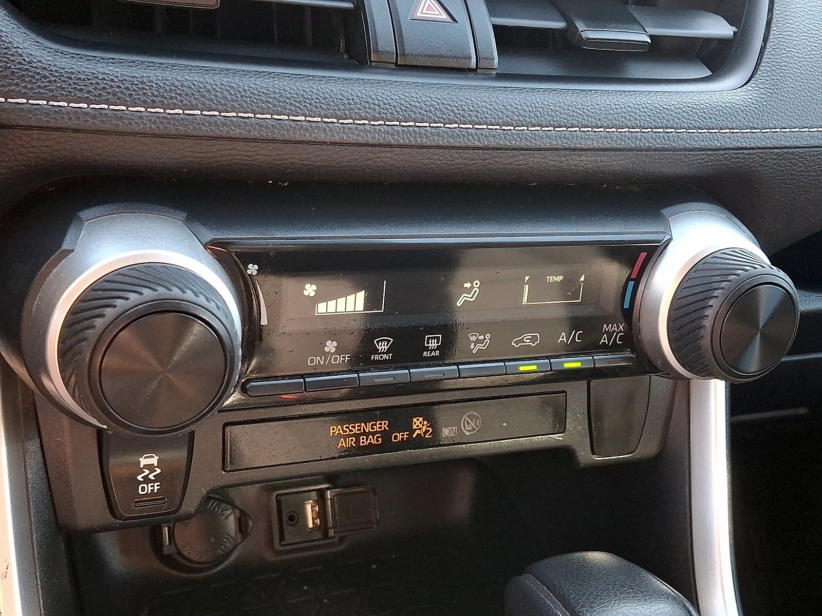 Used 2019 Toyota RAV4 LE FWD image 14