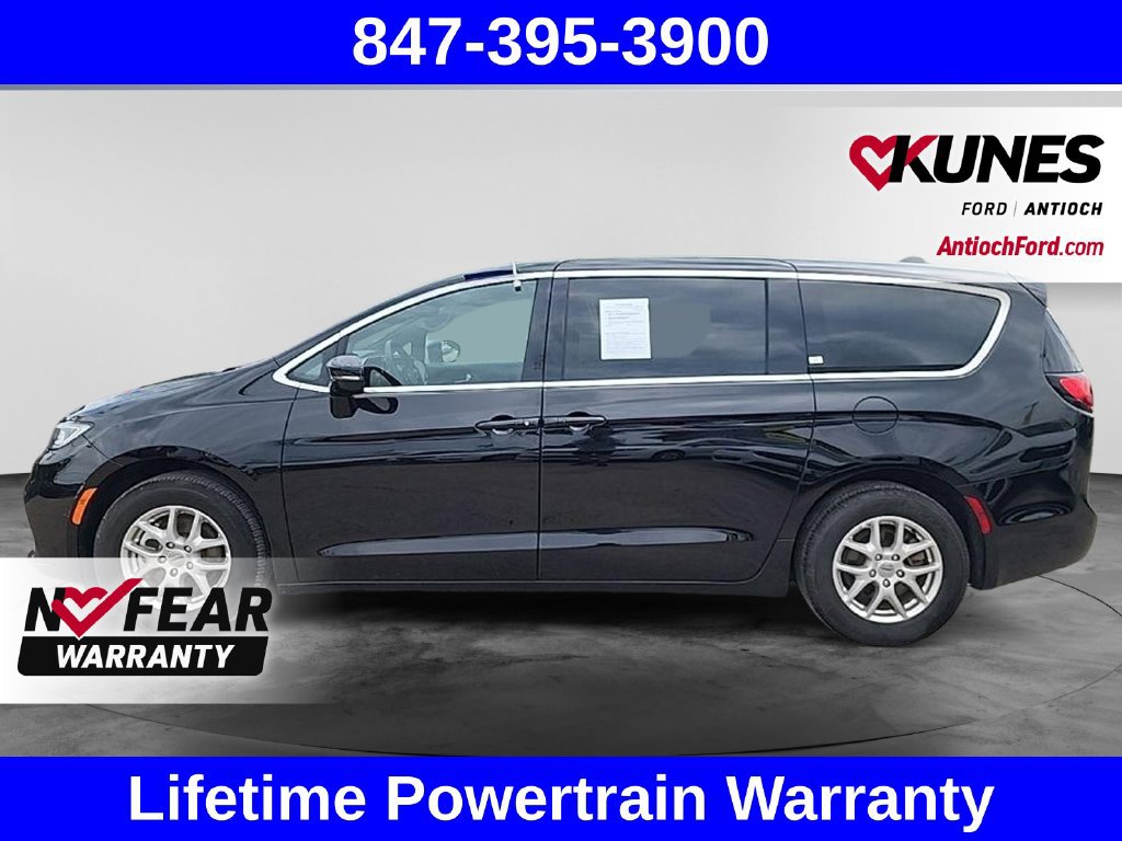 Used 2025 Chrysler Pacifica Select FWD image 8