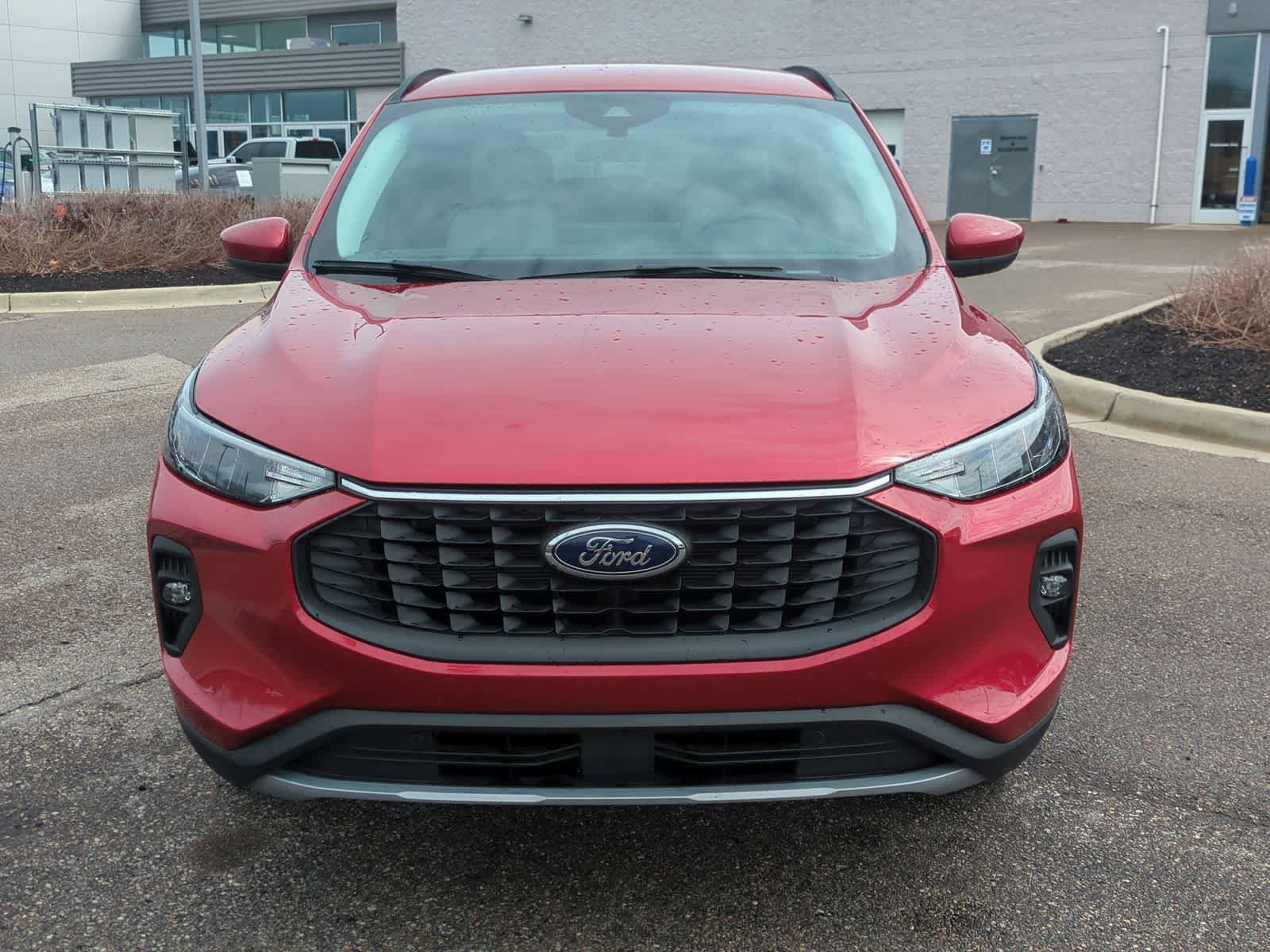 Certified 2025 Ford Escape SE w/ Class II Trailer Tow Package FWD image 3