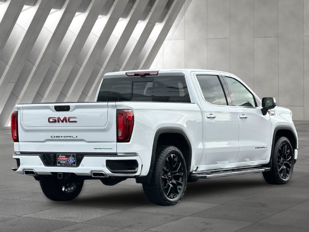 Used 2023 GMC Sierra 1500 Denali w/ Technology Package AWD/4WD image 3