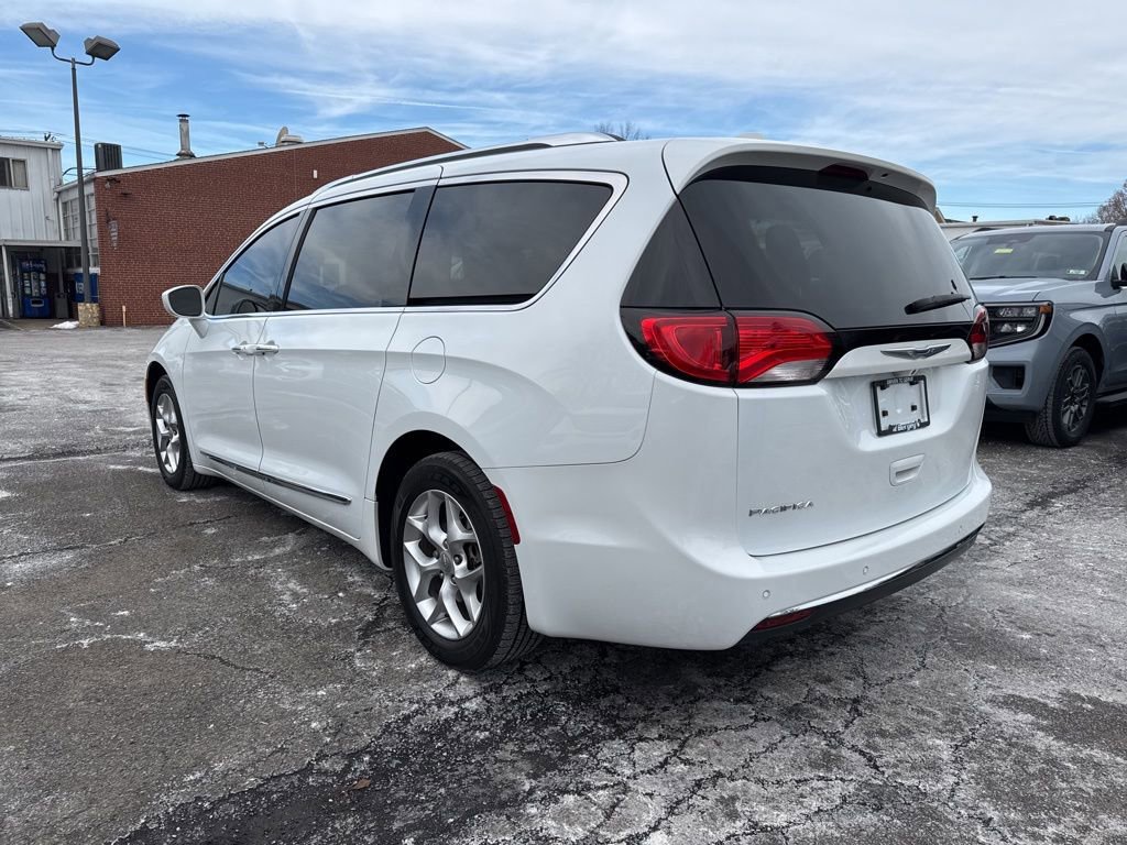 Used 2019 Chrysler Pacifica Touring-L Plus w/ Tire & Wheel Group image 5