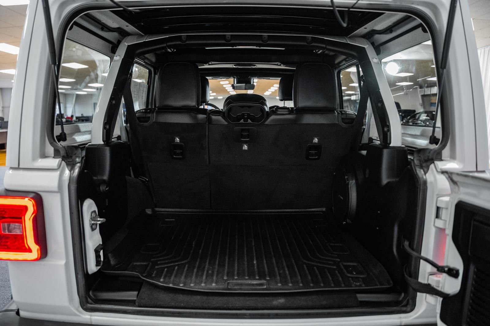 Used 2019 Jeep Wrangler Unlimited Sahara w/ Quick Order Package 24M Moab image 21