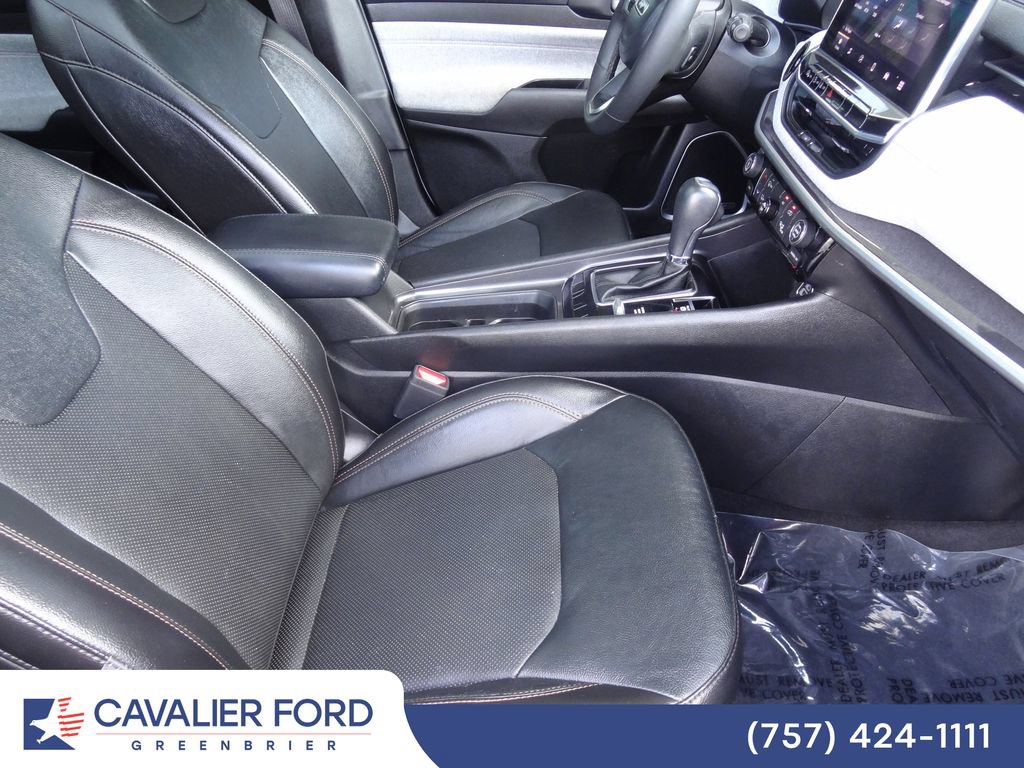 Used 2023 Jeep Compass Latitude w/ Sun and Sound Group AWD/4WD image 13