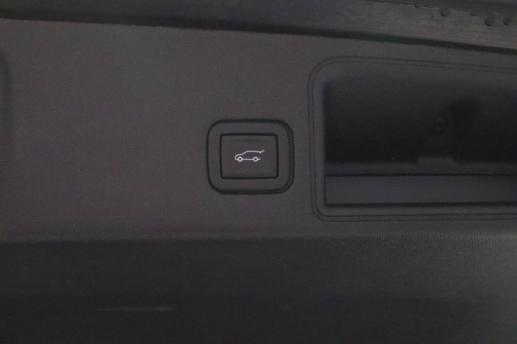 Used 2024 GMC Terrain SLT image 15