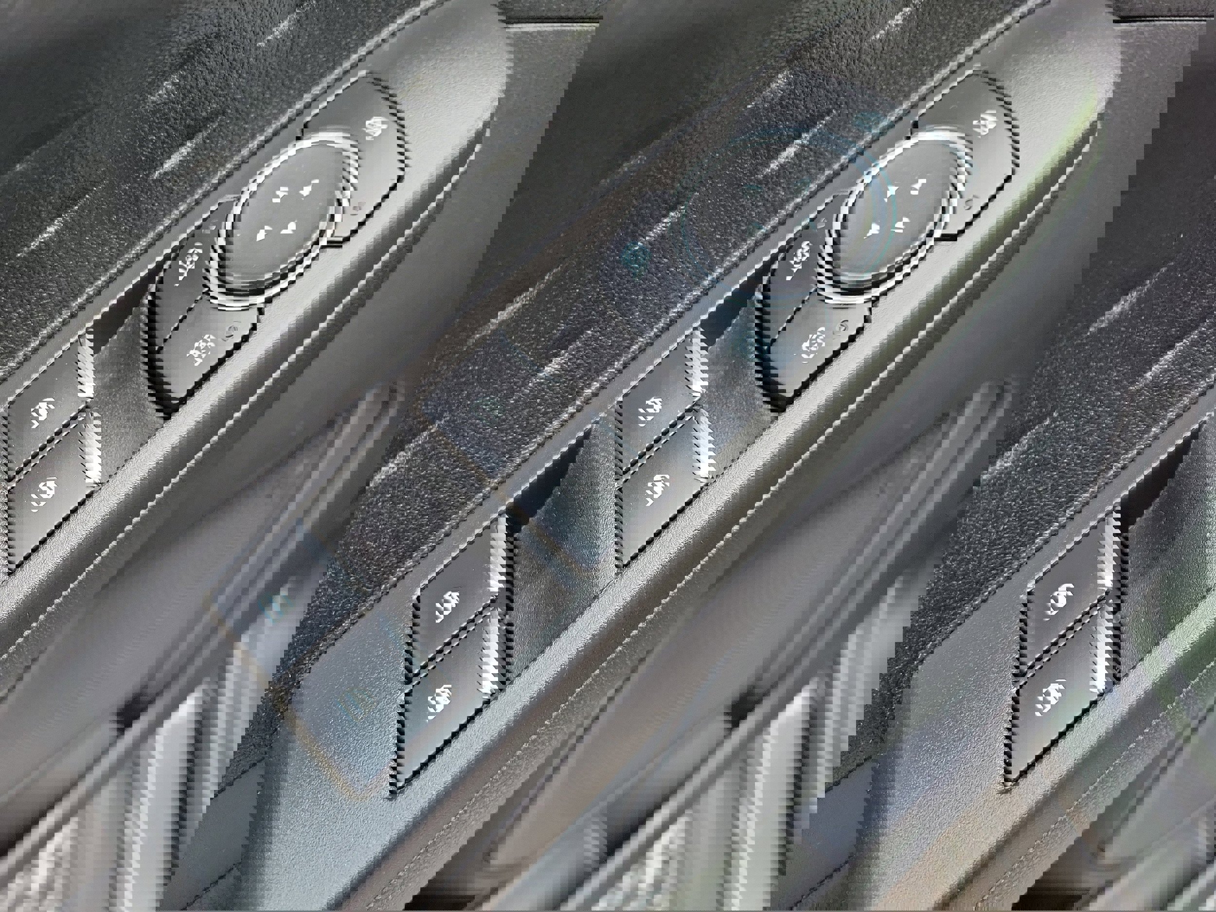 Certified 2020 Ford Escape SE image 16