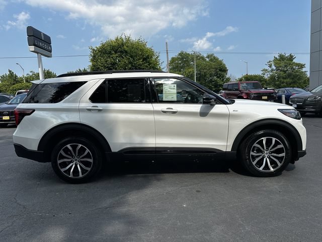 Certified 2025 Ford Explorer ST-Line AWD/4WD image 4