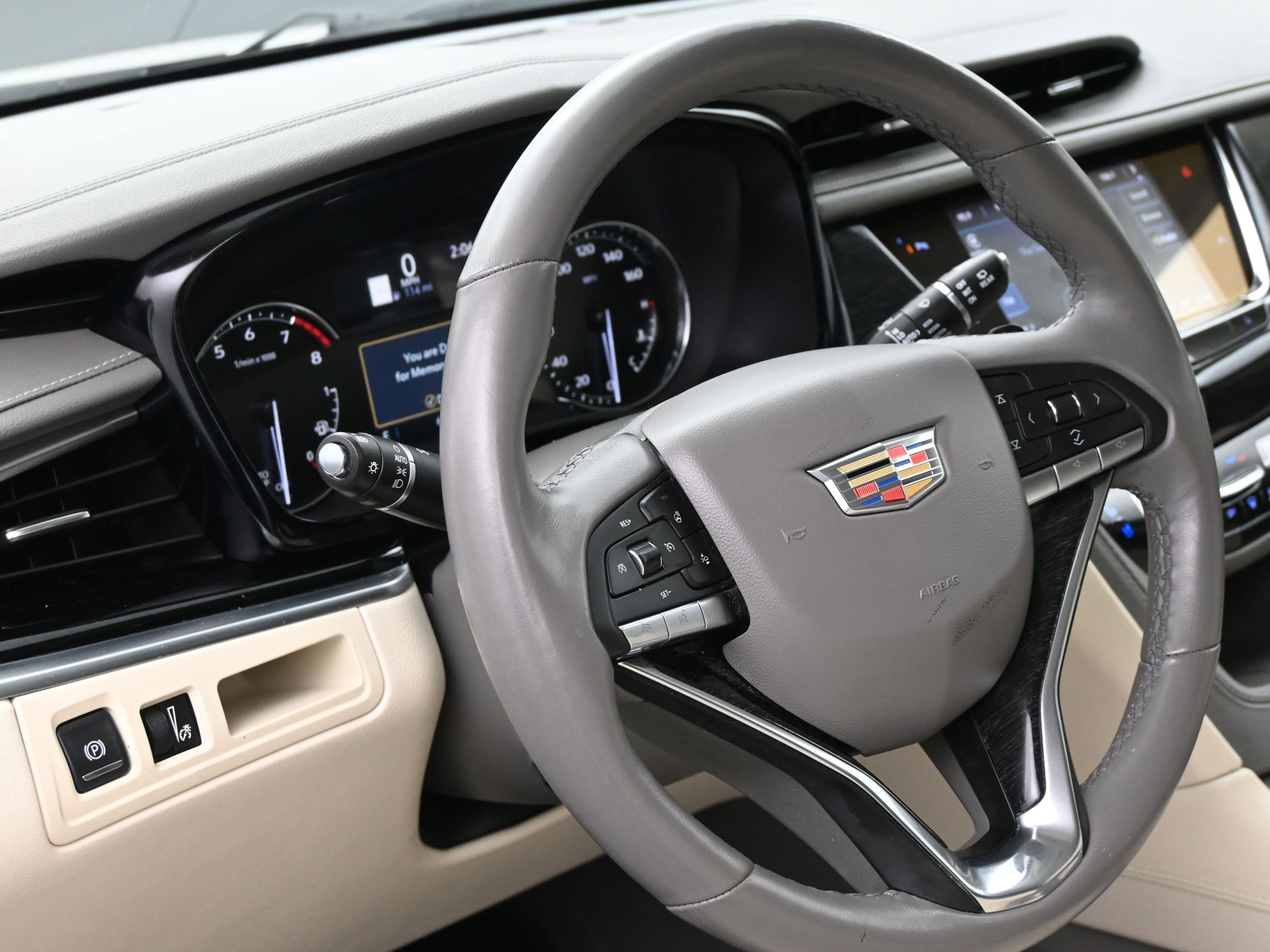 Used 2023 Cadillac XT6 Premium Luxury image 38