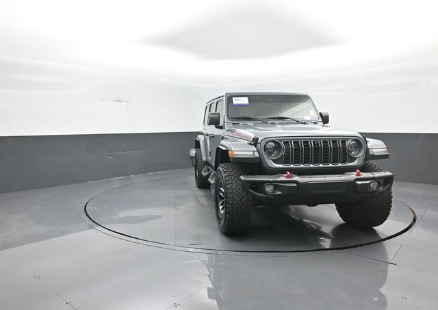 Used 2025 Jeep Wrangler Unlimited Rubicon AWD/4WD image 3