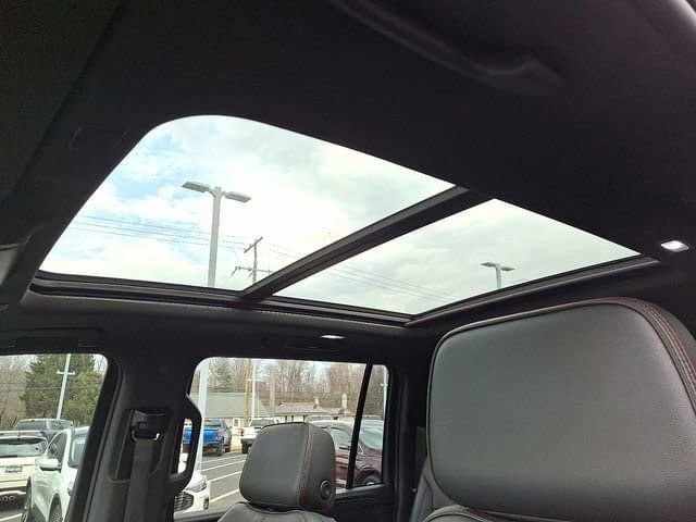 Used 2023 Chevrolet Suburban RST w/ Sport Performance Package image 16