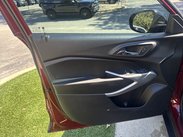 Used 2025 Chevrolet Trax RS w/ Sunroof Package FWD image 12