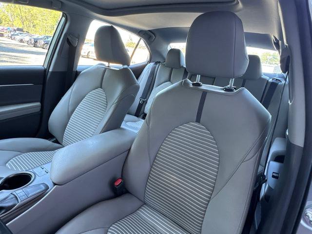 Used 2022 Toyota Camry SE w/ Cold Weather Package FWD image 7