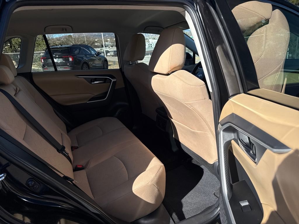 Used 2021 Toyota RAV4 XLE w/ Carpet Mat Package (TMS) image 25