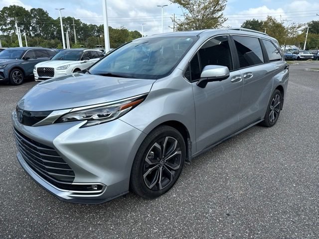 Used 2025 Toyota Sienna Platinum FWD image 15