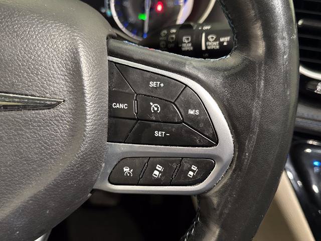 Used 2021 Chrysler Pacifica Touring-L FWD image 21