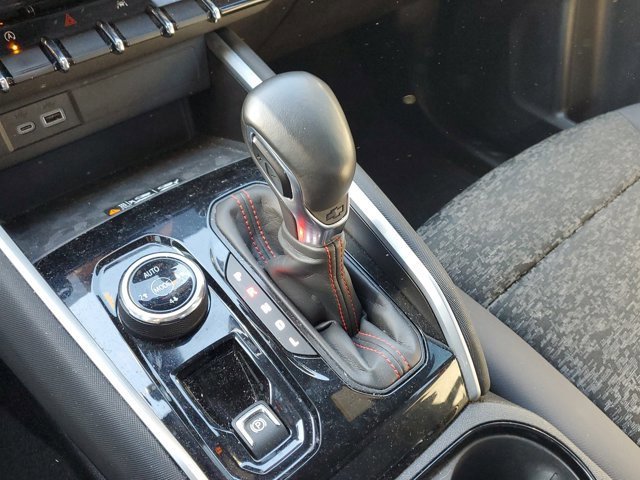 Used 2024 Chevrolet Colorado Z71 w/ Z71 Convenience Package 2 image 26