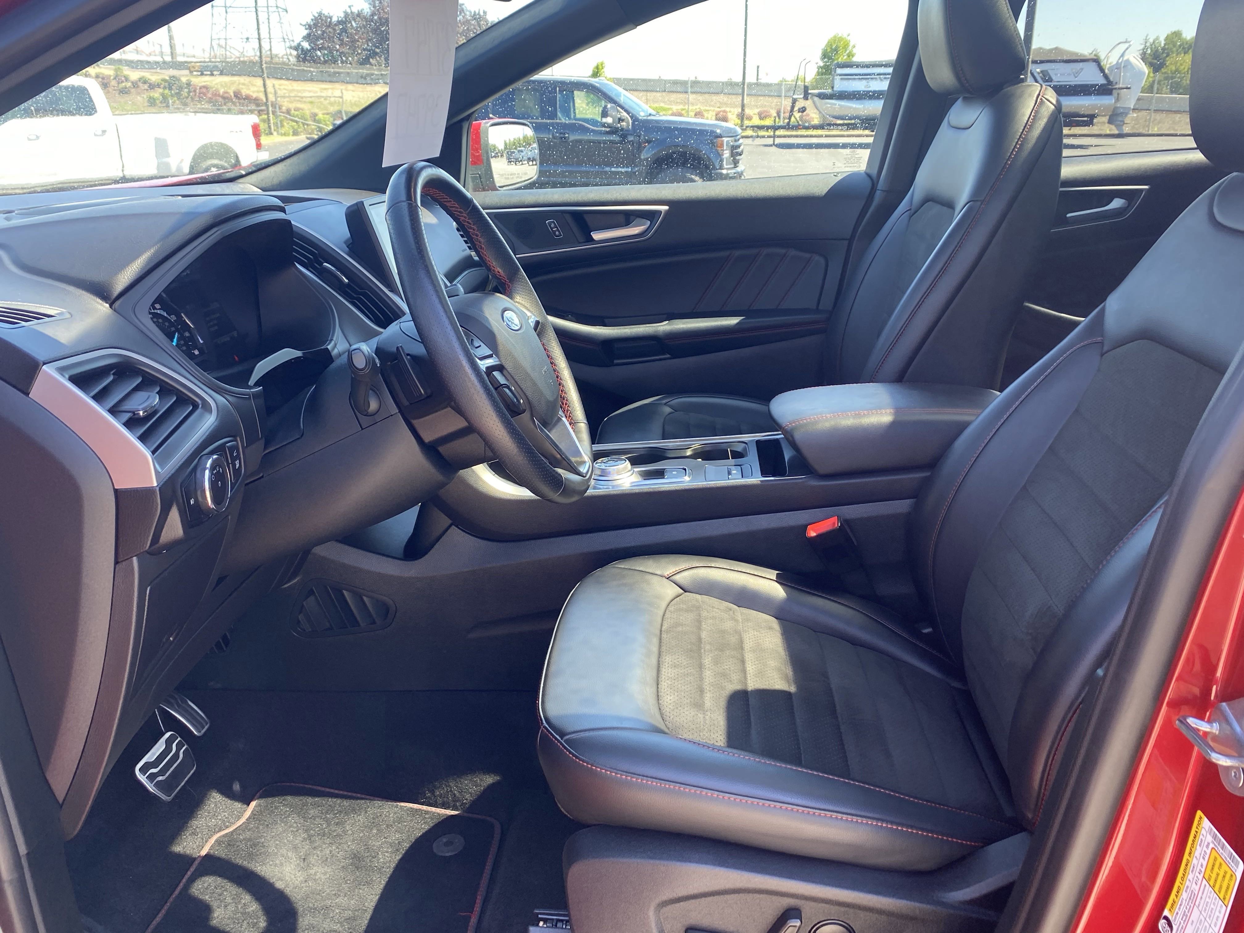 Certified 2024 Ford Edge ST-Line w/ Class II Trailer Tow Package image 7