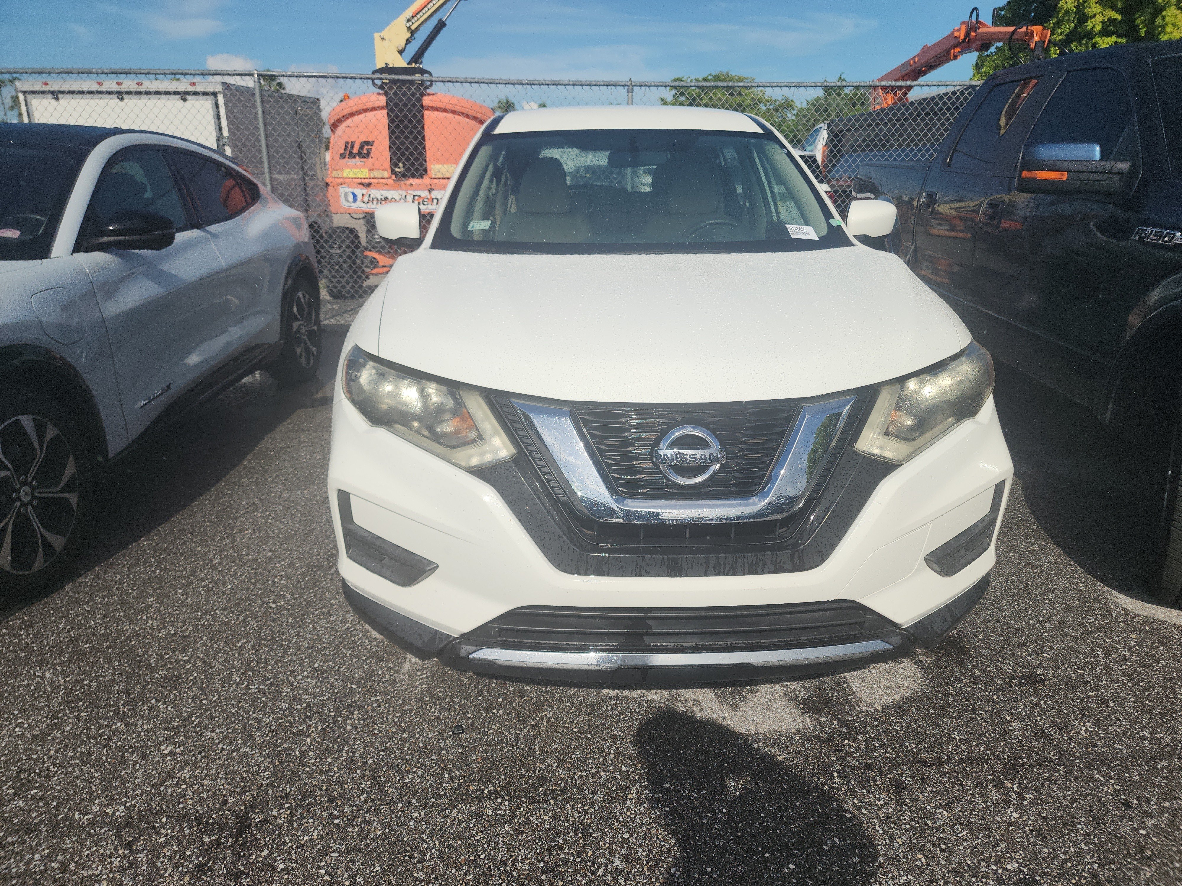 Used 2017 Nissan Rogue S FWD image 2