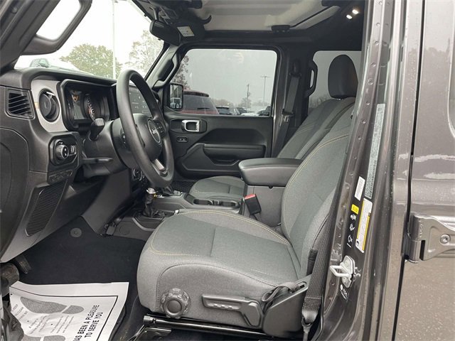 Used 2025 Jeep Gladiator Sport image 15