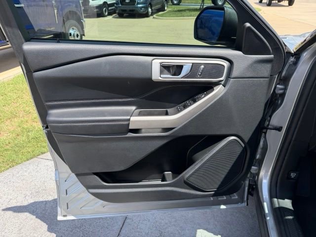 Certified 2023 Ford Explorer XLT RWD image 9