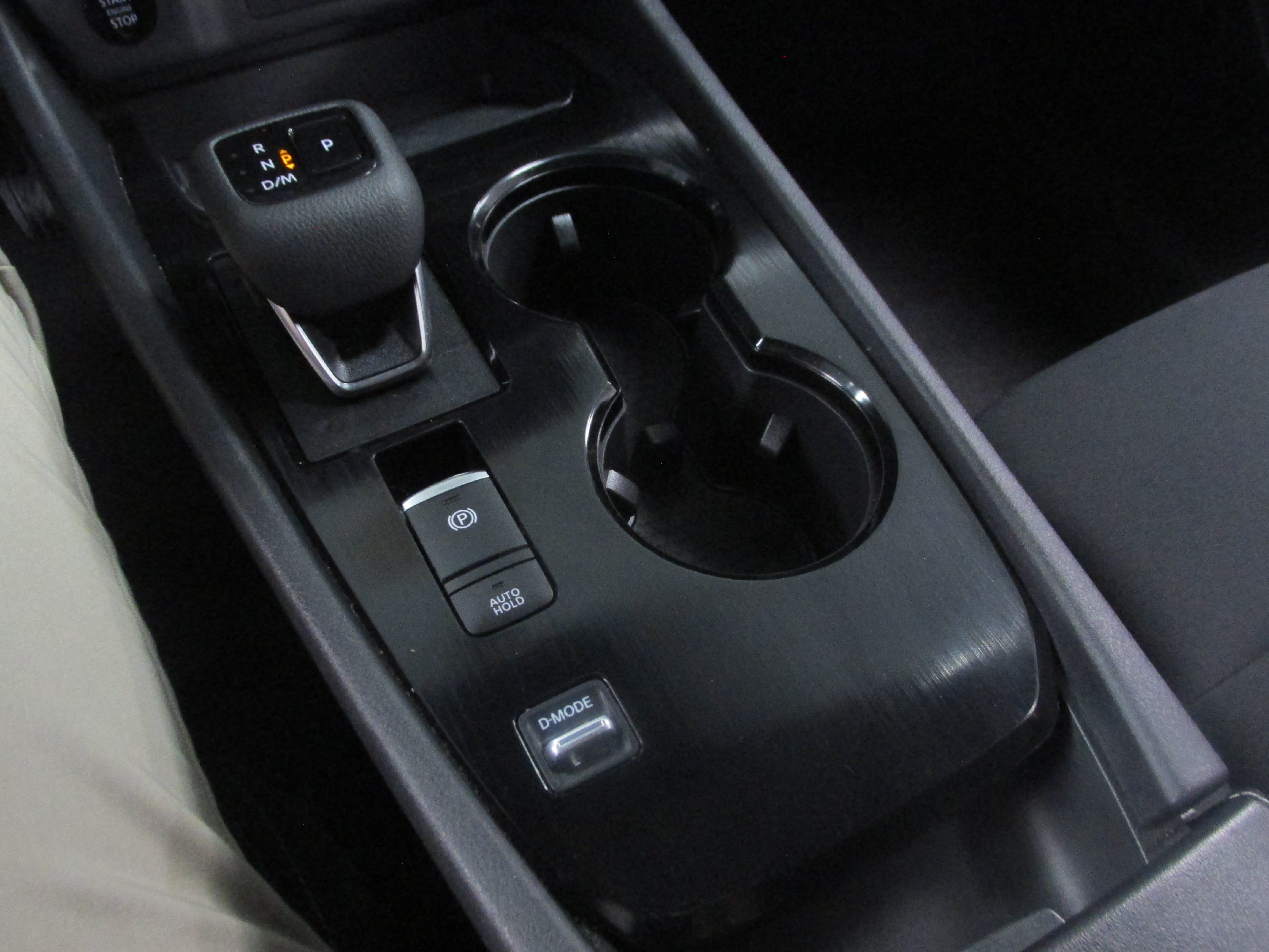 Used 2024 Nissan Rogue S FWD image 37