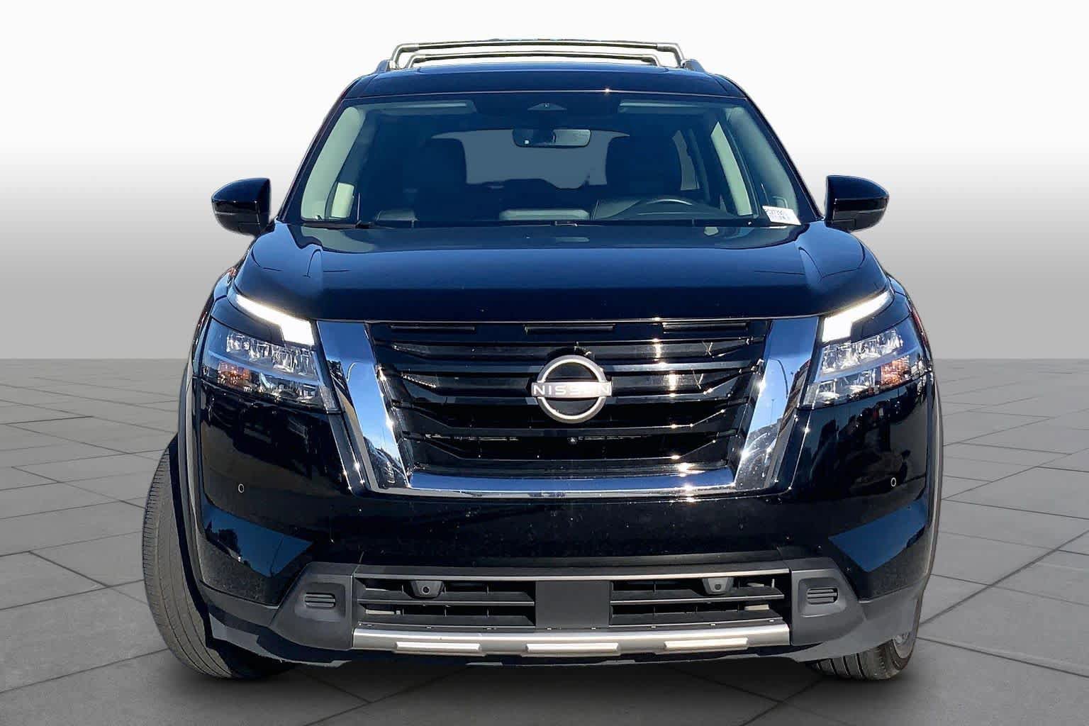 Used 2023 Nissan Pathfinder SL w/ SL Premium Package FWD image 4