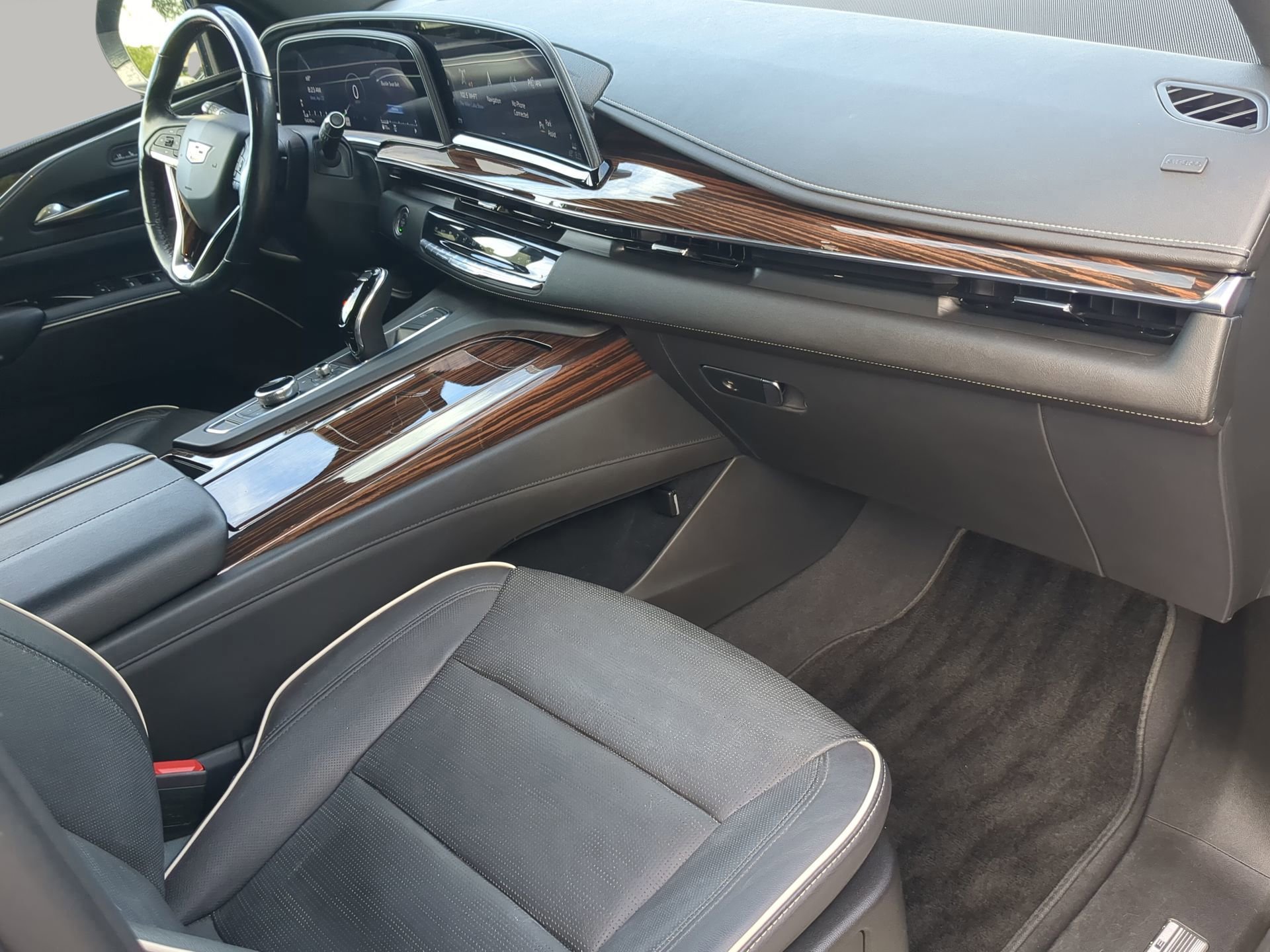 Used 2021 Cadillac Escalade ESV Premium Luxury AWD/4WD image 49