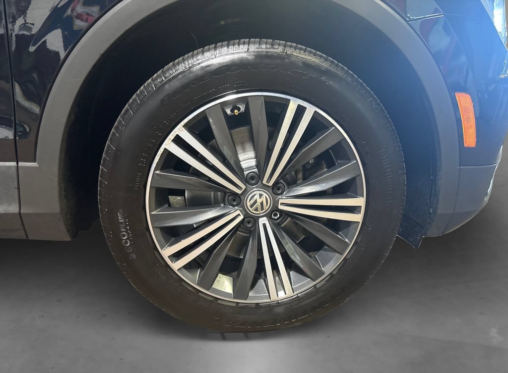 Used 2018 Volkswagen Tiguan SEL AWD/4WD image 21
