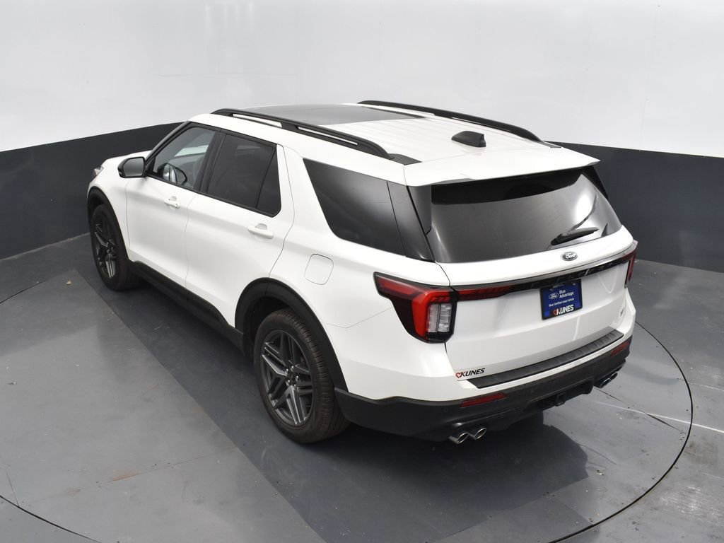 Certified 2025 Ford Explorer ST image 8