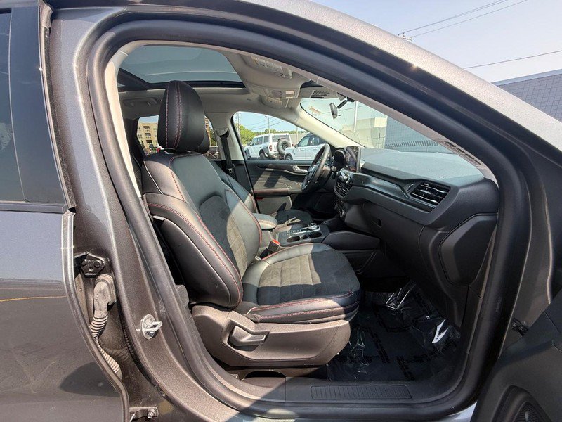 Certified 2022 Ford Escape SEL w/ SEL Stealth AWD Package image 13