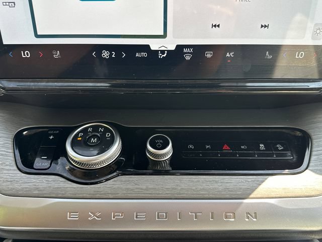 Certified 2025 Ford Expedition Platinum w/ Driver's Package AWD/4WD image 37