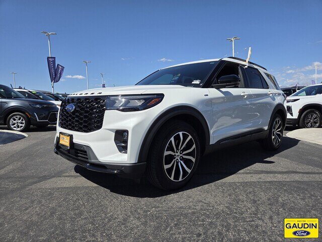 Certified 2025 Ford Explorer ST-Line RWD image 3