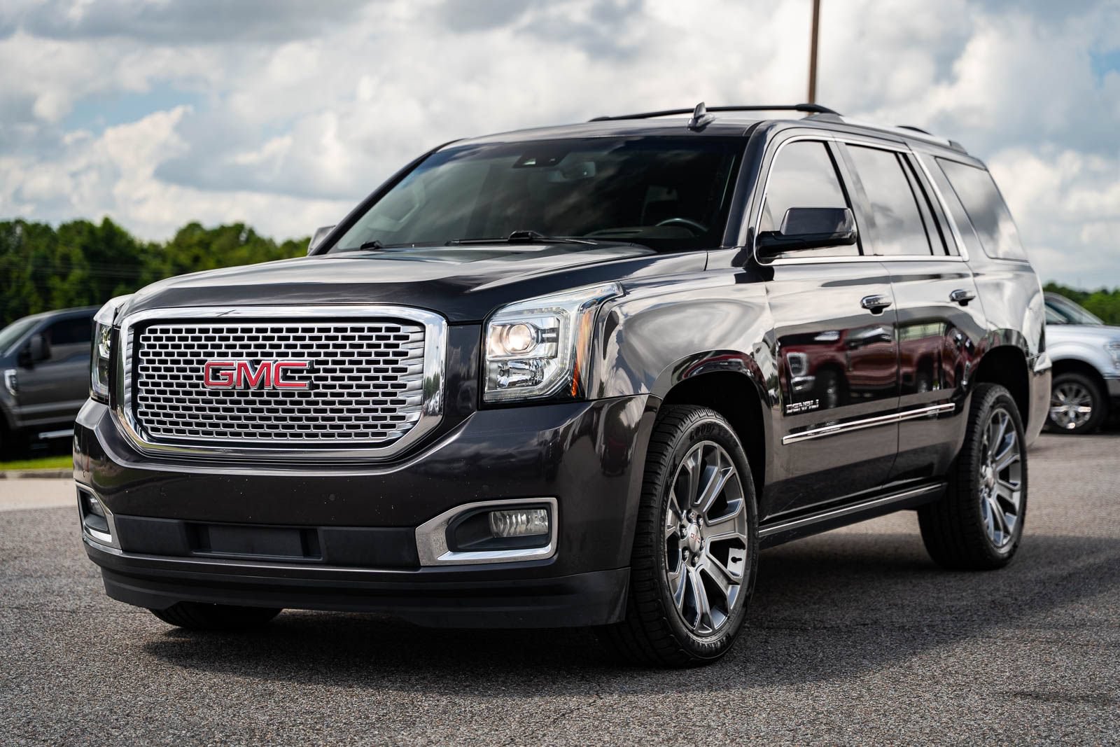 Used 2017 GMC Yukon Denali w/ Open Road Package RWD image 3