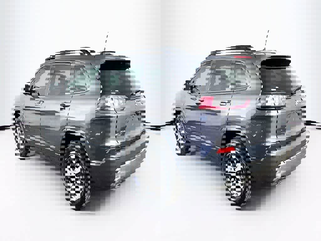 Used 2022 Jeep Cherokee Limited image 3