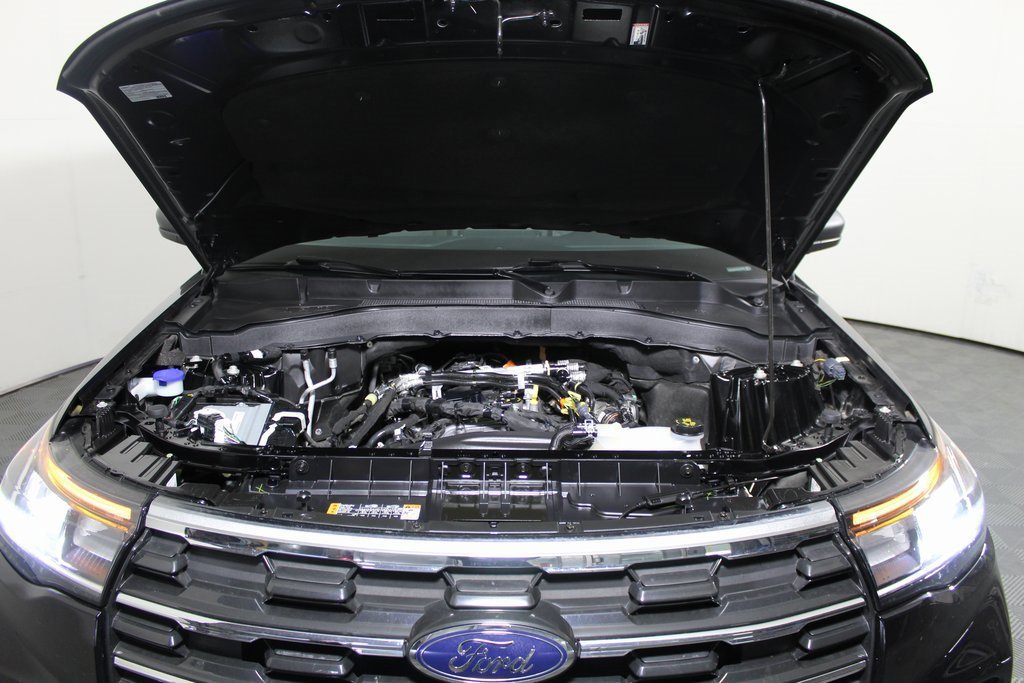 Certified 2025 Ford Explorer Active image 7