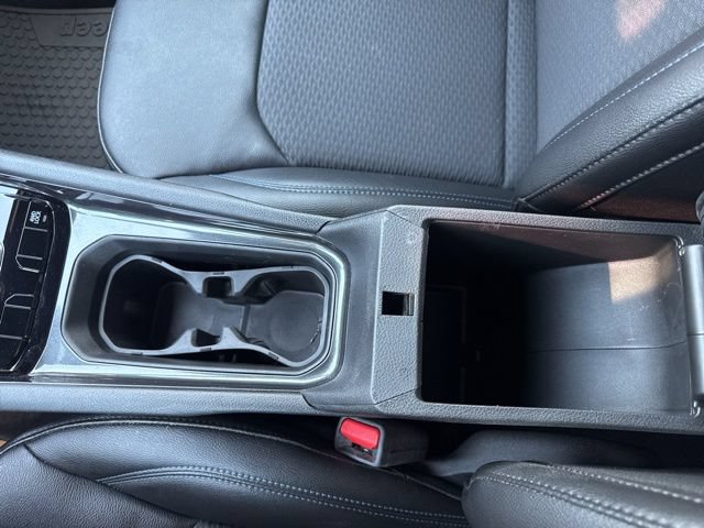 Used 2024 Jeep Compass Latitude w/ Convenience Group AWD/4WD image 26