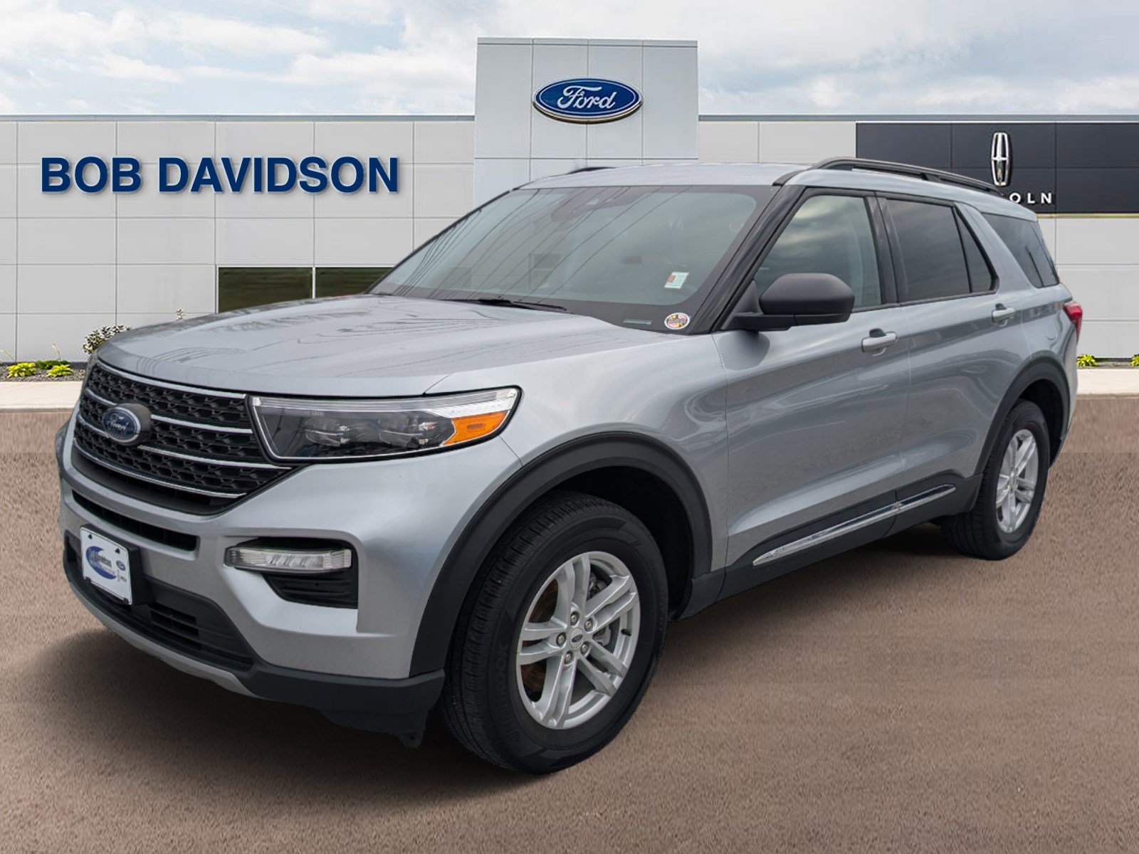 Certified 2022 Ford Explorer XLT w/ Equipment Group 202A image 7