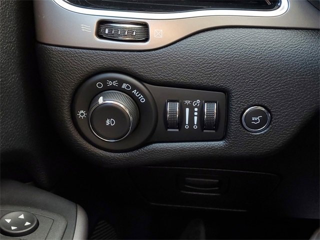 Used 2022 Jeep Cherokee Limited image 18